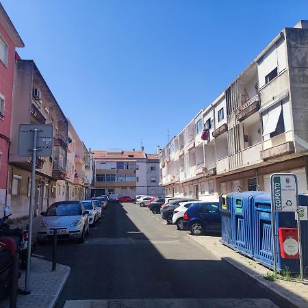 Lisbon Traditional T2 With Balcony In Damaia, Lisbon Amadora Esterno foto
